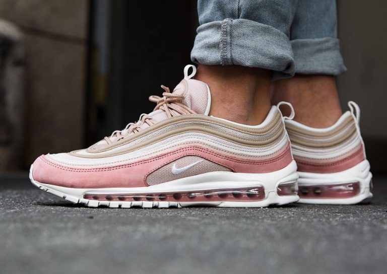 Les baskets Nike Air Max 97 Femme sont des pièces maîtresses de la mode. Avec un look décontractée style iconique tendance olution emblématique de la ligne Nike, les Nike Air Max 97 sont un témoignage de l'engagement de Nike à combiner style et innovation.