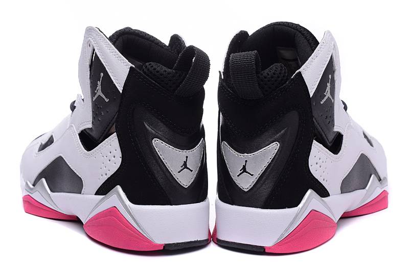 Premièrement, les baskets Air Jordan 7 Femme se distinguent par leur design iconique et leur confort exceptionnel.