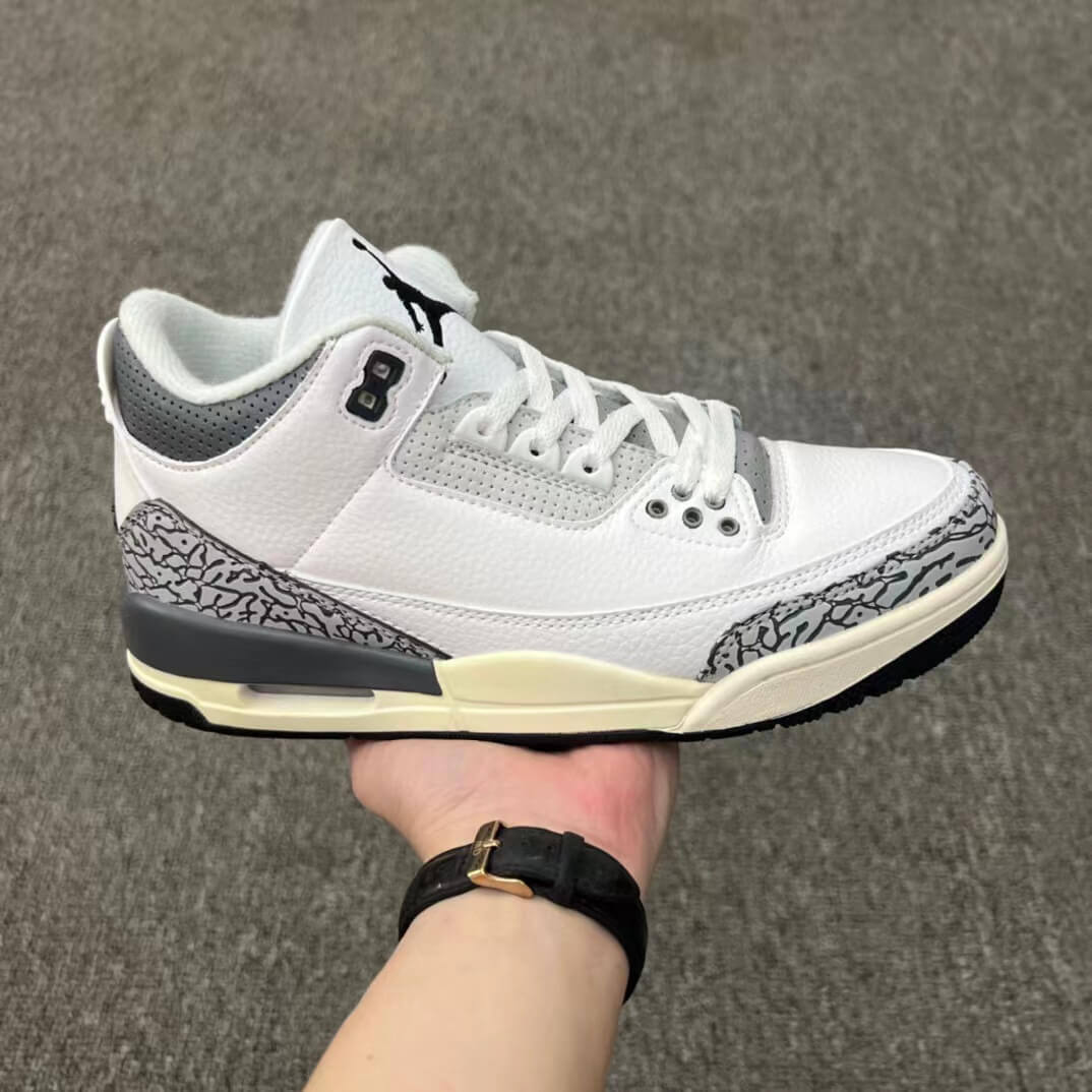 Premièrement, les baskets Air Jordan 3 Femme sont un symbole de style intemporel et de performance de haut niveau.