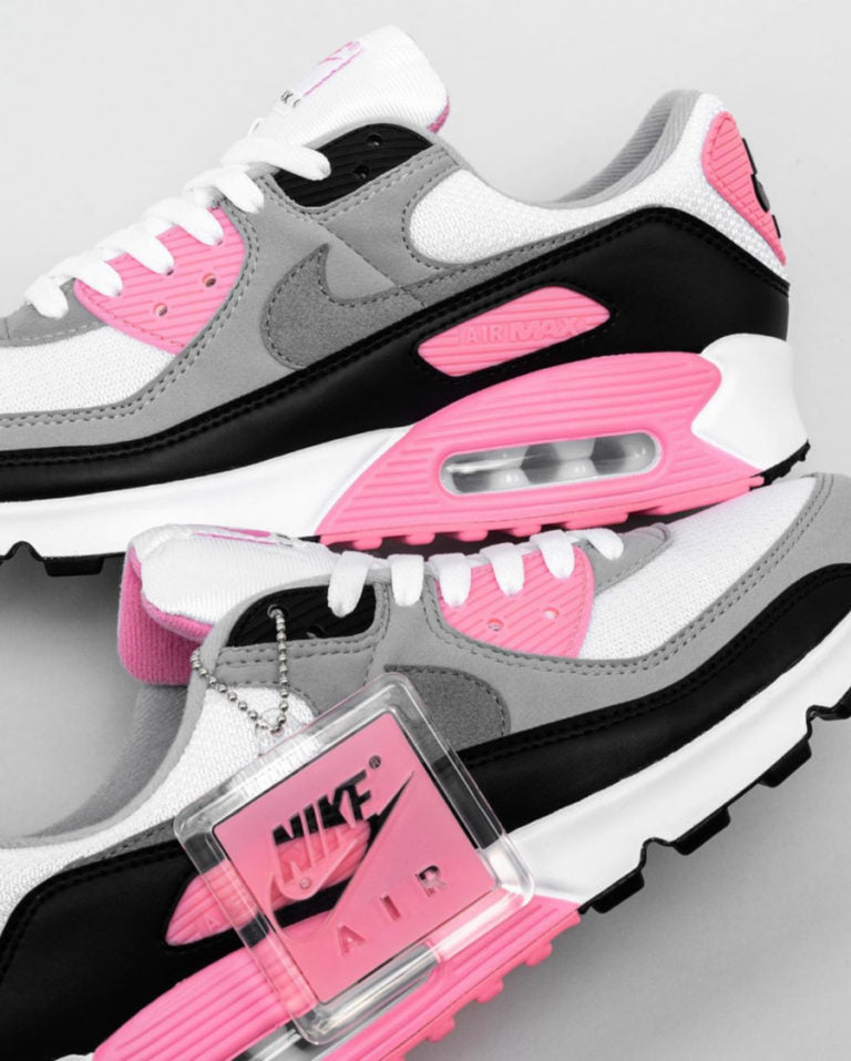 Les baskets Nike Air Max 90 Futura sont des pièces maîtresses de la mode.
