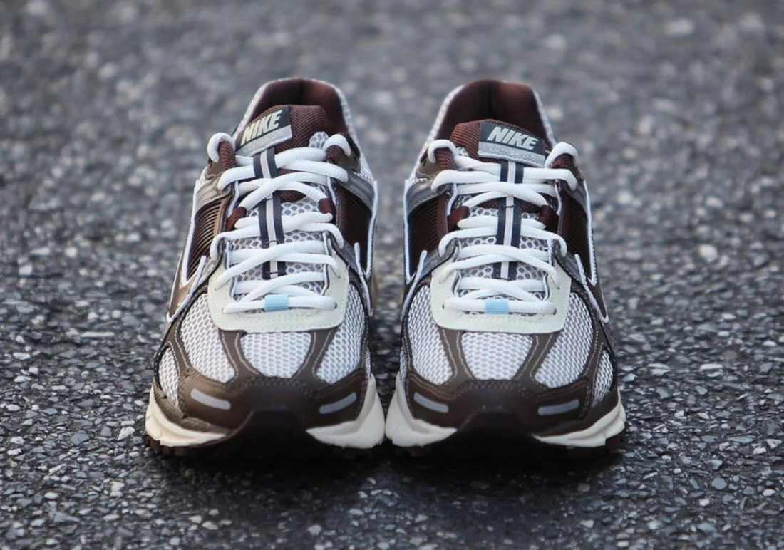 En revanche, les baskets Nike Zoom Vomero 5 Brown Grey Blue.