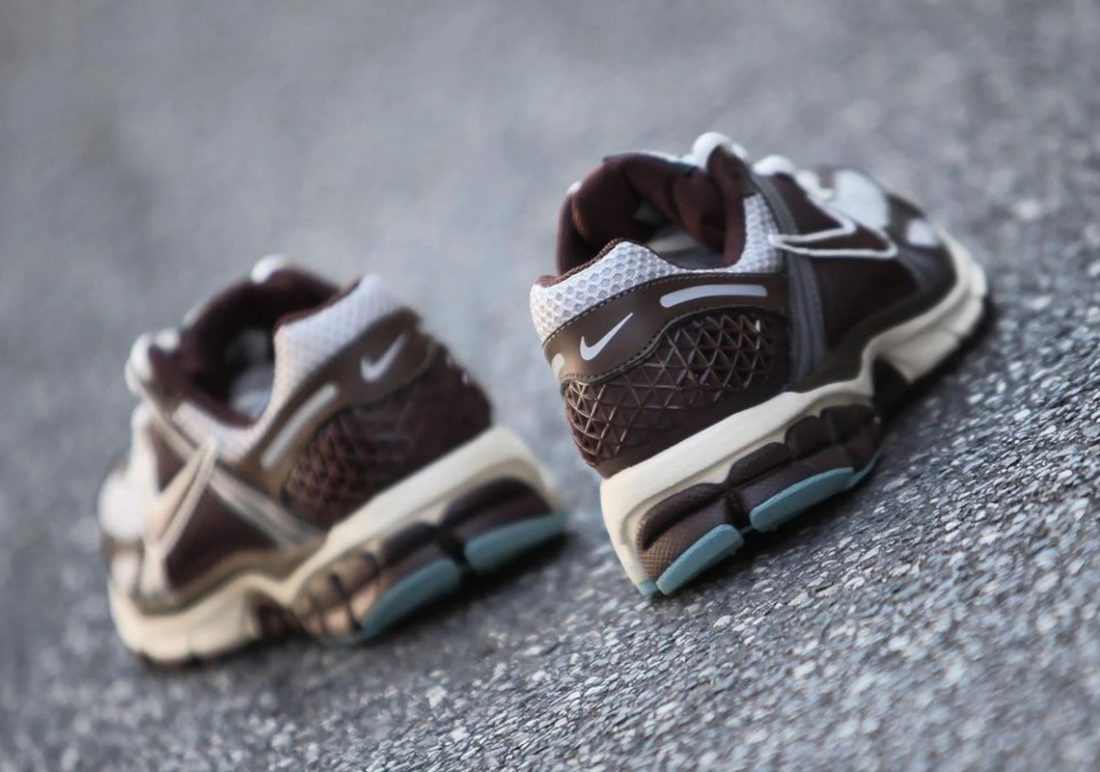 En revanche, les baskets Nike Zoom Vomero 5 Brown Grey Blue.