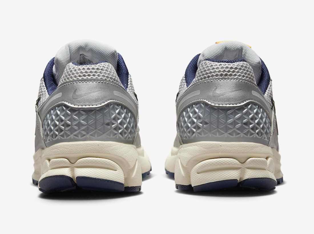 Les baskets Nike Vomero 5 Pure Platinum Laser Orange Femme incarnent l'élégance et la performance.