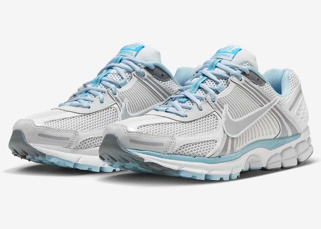 Les baskets Nike Zoom Vomero 5 520 Pack Ocean Bliss Femme représentent une fusion parfaite de performance avancée et de design élégant.