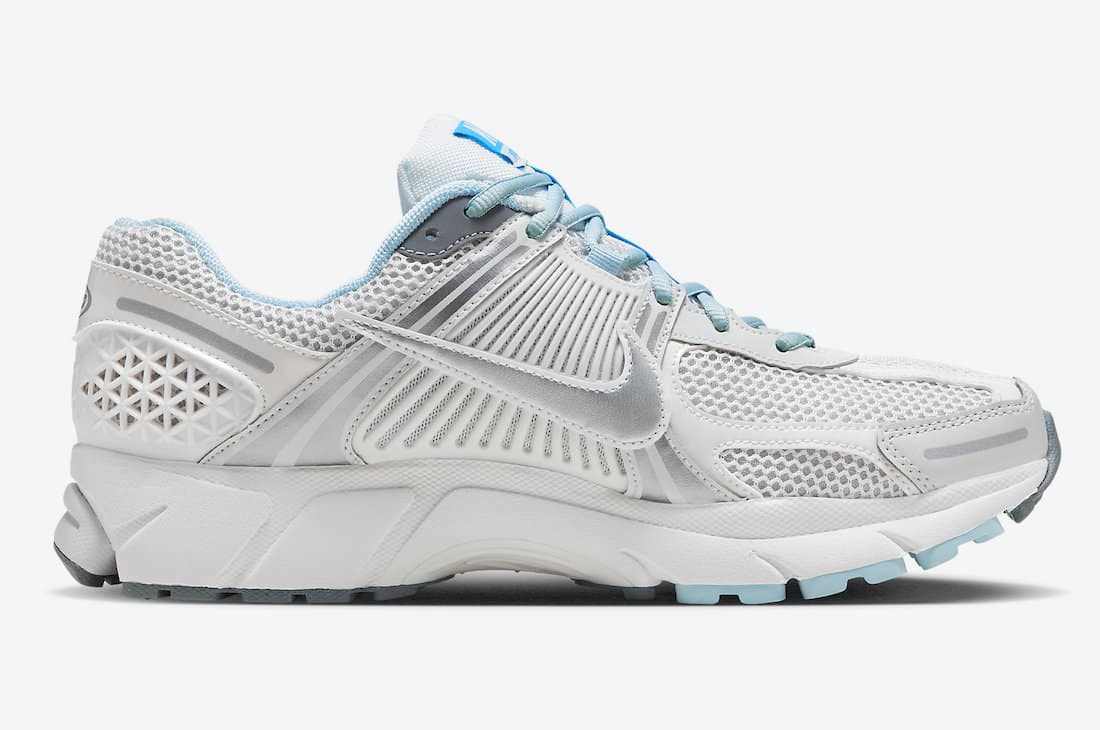 Les baskets Nike Zoom Vomero 5 520 Pack Ocean Bliss Femme représentent une fusion parfaite de performance avancée et de design élégant.