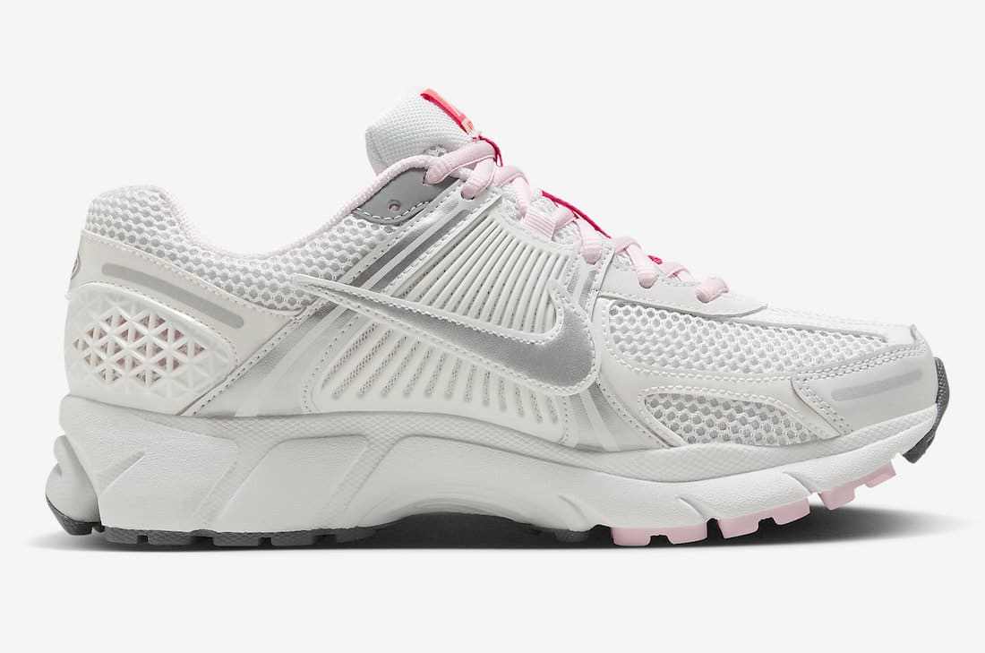 Les baskets Nike Zoom Vomero 5 520 Pack White Pink Femme allient à la perfection performance avancée et design raffiné.