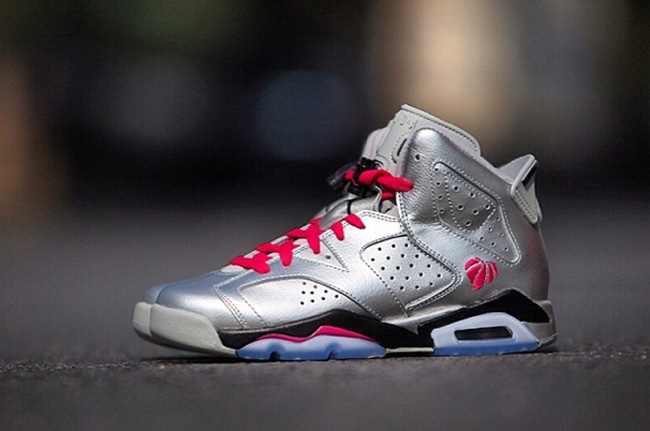 Les baskets Air Jordan 6 Retro "Pantone" Femme permettent de personnaliser votre style tout en bénéficiant d’un confort supérieur.