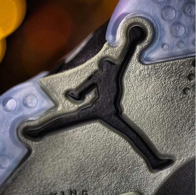 Les baskets Air Jordan 6 Retro "Pantone" Femme permettent de personnaliser votre style tout en bénéficiant d’un confort supérieur.
