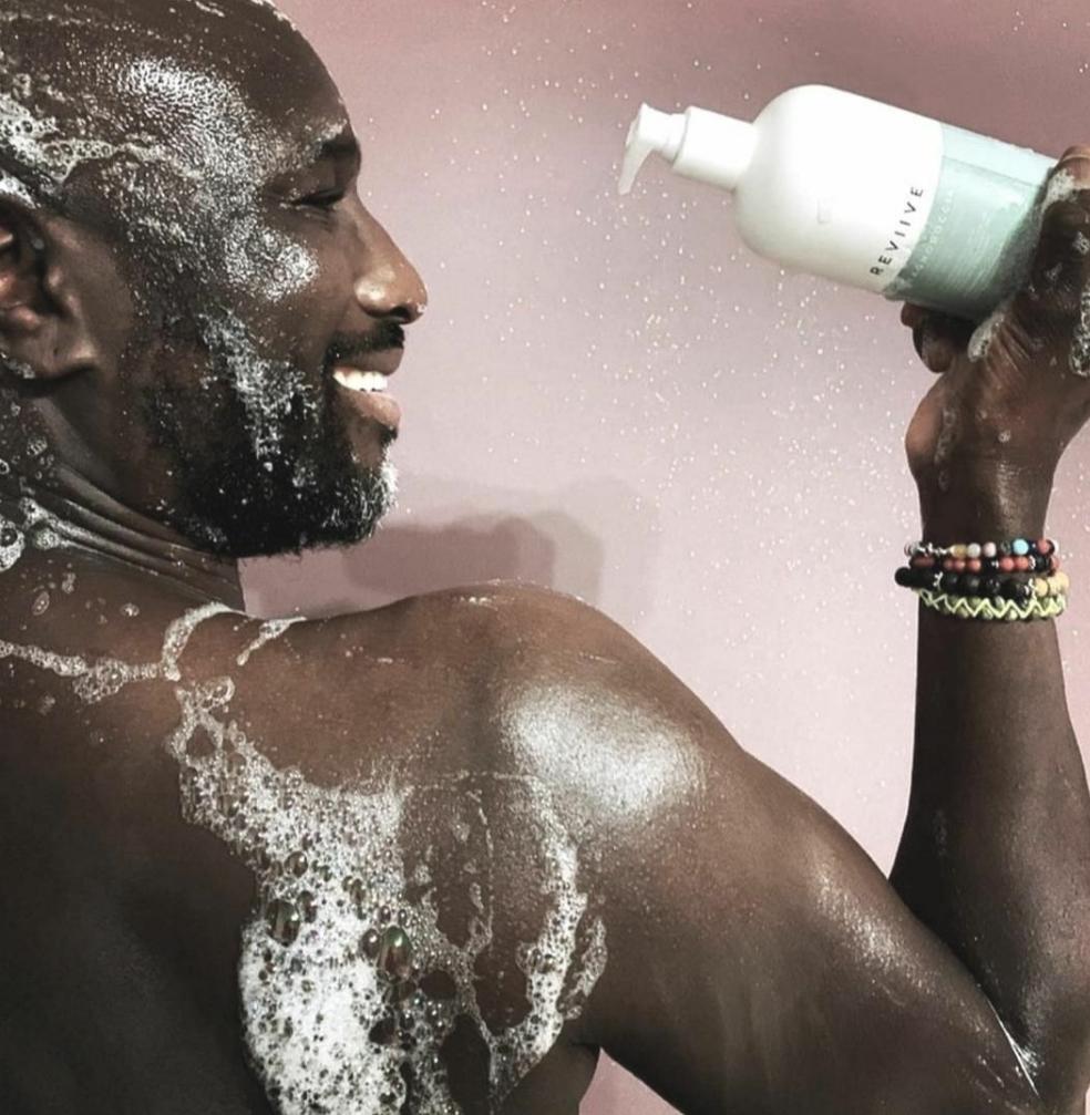 La gamme Reviive Ariix est spécialement formulée pour offrir des soins S.P.A. qui allient pureté, performance et bien-être au quotidien.