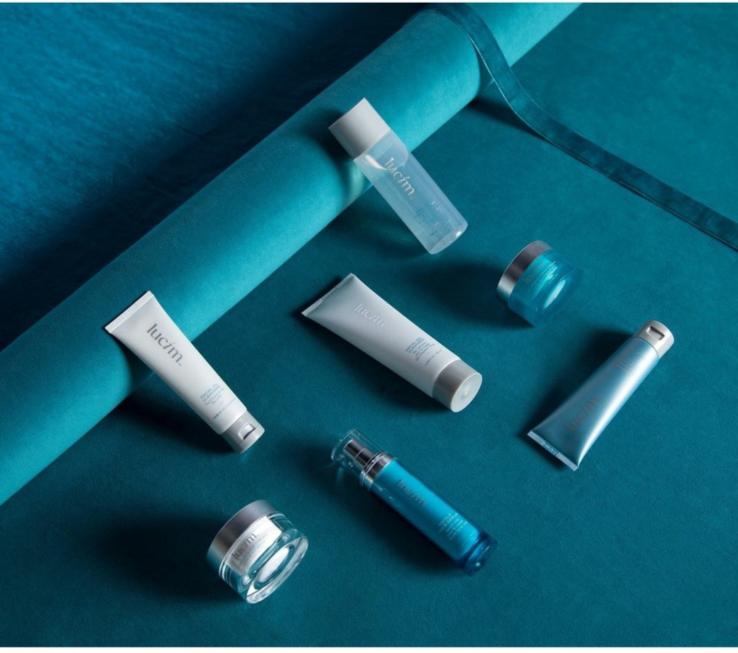 La gamme Lucim Ariix est conçue pour offrir des soins esthétiques haut de gamme qui répondent aux besoins spécifiques de votre peau, tout en révélant son éclat naturel.