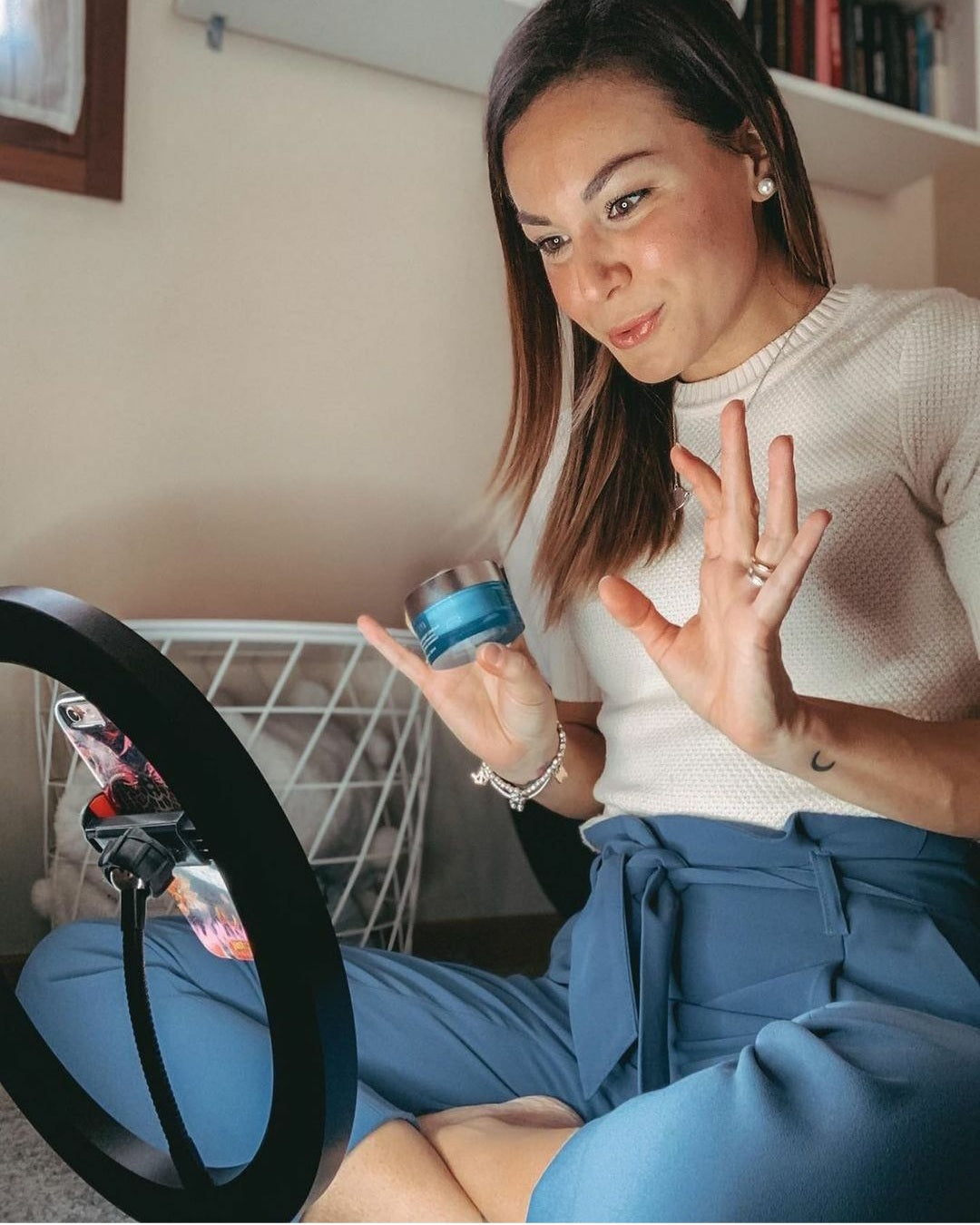 La gamme Lucim Ariix est conçue pour offrir des soins esthétiques haut de gamme qui répondent aux besoins spécifiques de votre peau, tout en révélant son éclat naturel.