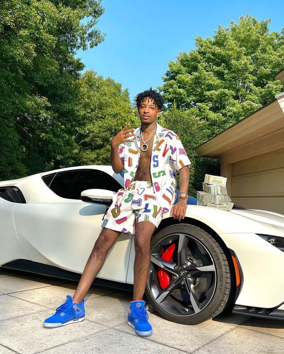 Les baskets Air Jordan 4 offrent un style iconique et une performance remarquable.
leur design distinctif pas cher. le moin cher.