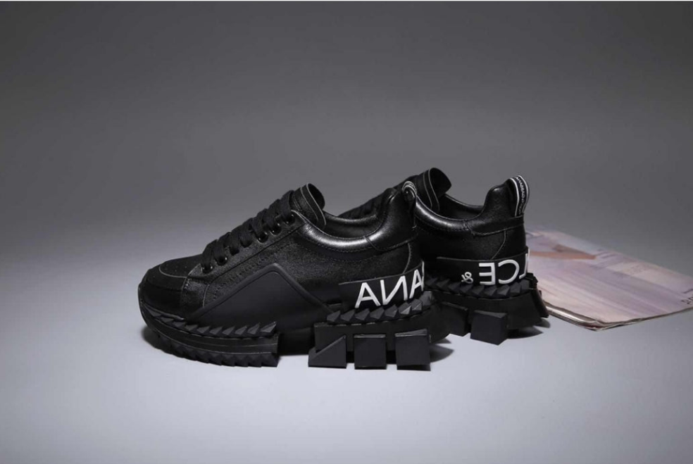 Les baskets sneakers Dolce & Gabbana incarnent un style emblématique et un luxe italien.
 leur design élégant.pas cher . Le moins cher.