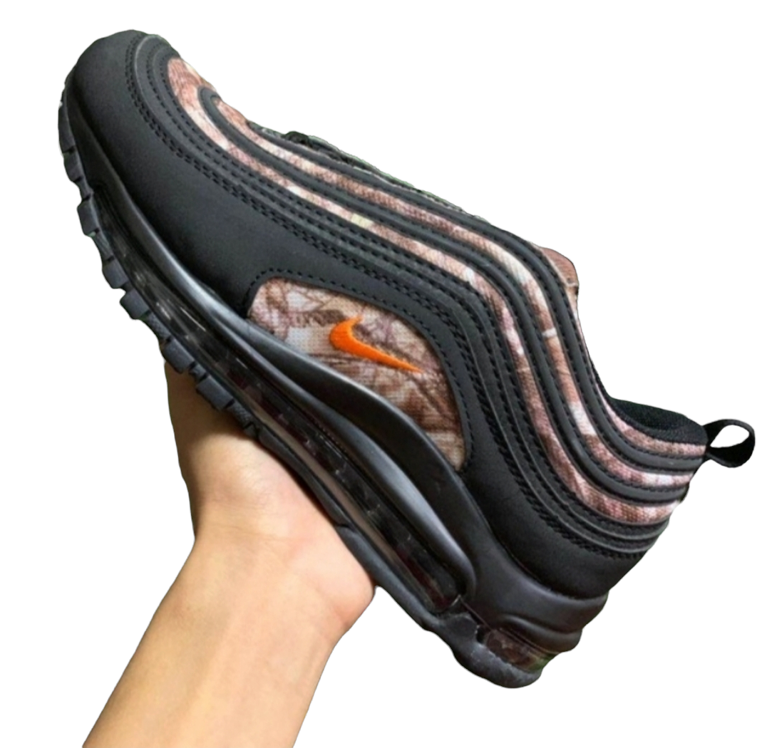 Les baskets Nike Air Max 97 sont synonymes de style emblématique et de confort absolu. Leur design ondulé distinctif.pas cher. Le moins cher.