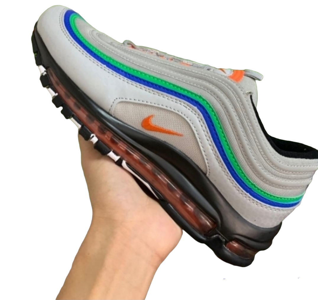 Les baskets Nike Air Max 97 sont synonymes de style emblématique et de confort absolu. Leur design ondulé distinctif.pas cher. Le moins cher.