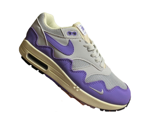 Les baskets Nike Air Max 1 sont iconiques pour leur style emblématique.retro incontournable pas cher. Le moins cher.exceptionnel