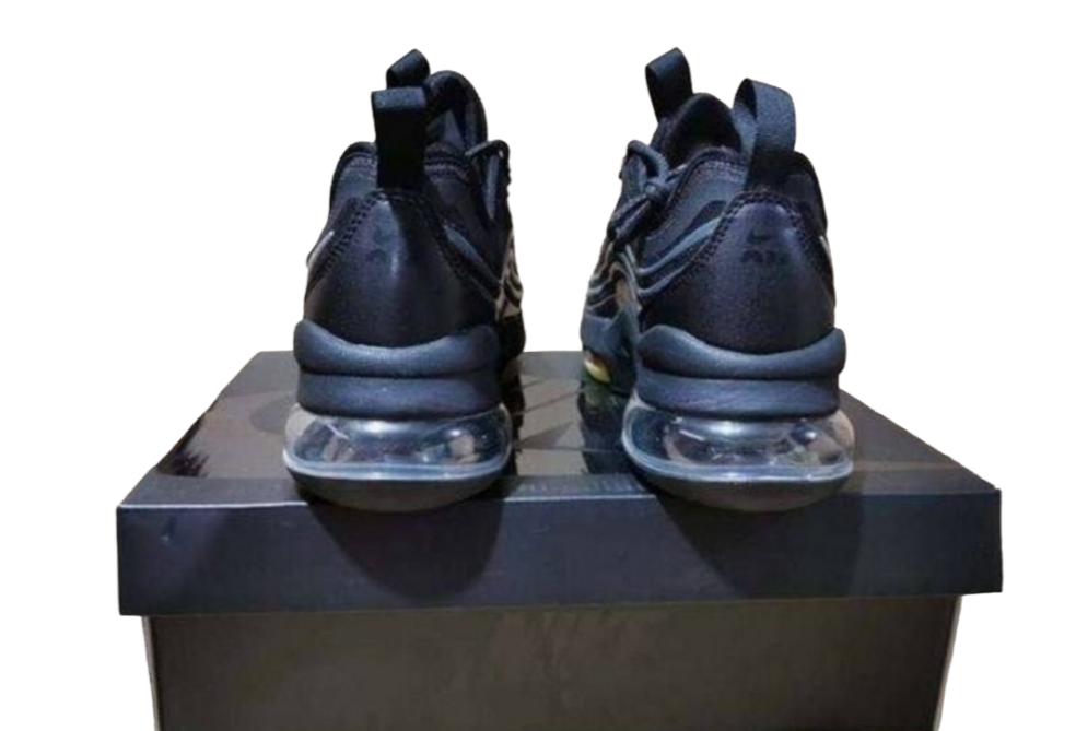 Les baskets Nike Zoom 950 allient un design innovant et des performances exceptionnelles. Leur silhouette moderne et dynamique.pas cher. Le moins cher.