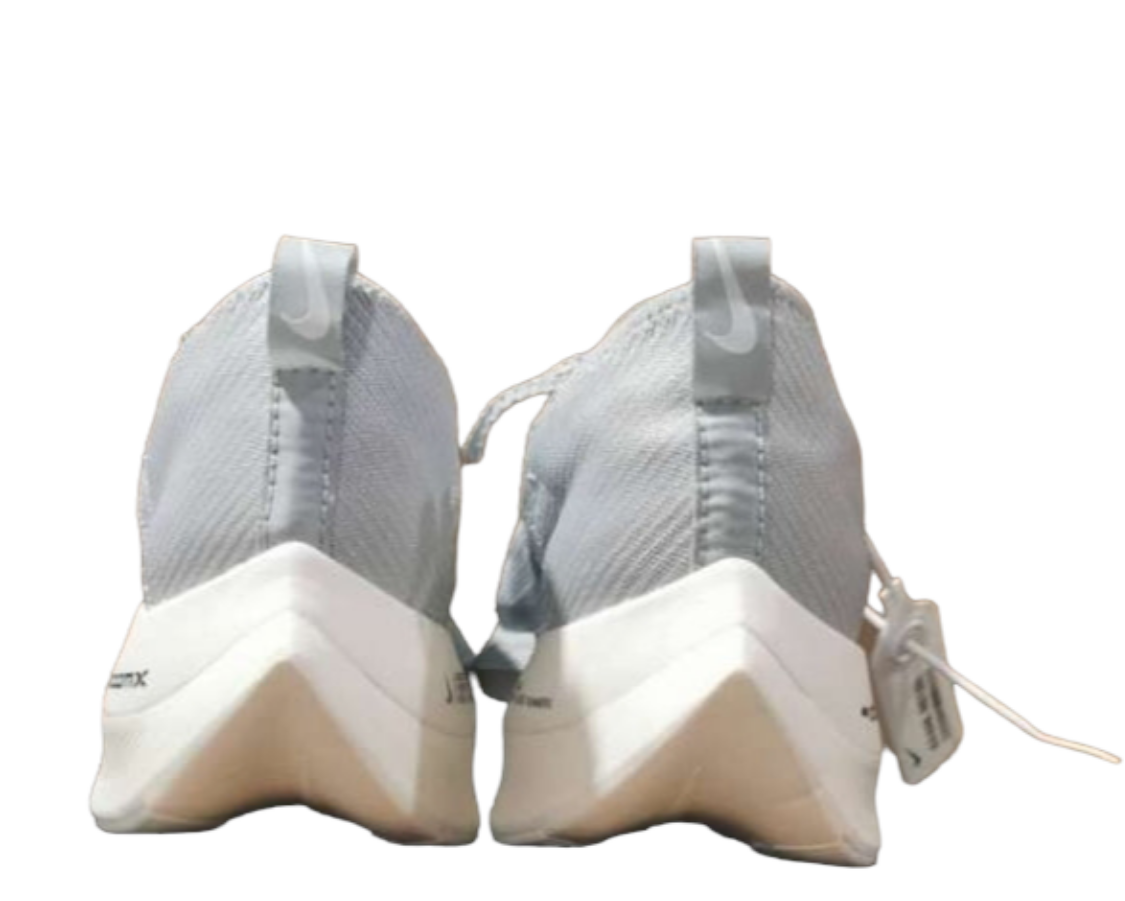 Les baskets Nike Air Zoom combinent style et performance, offrant une expérience unique. Leur design élégant. Pas cher. Le moins Cher.