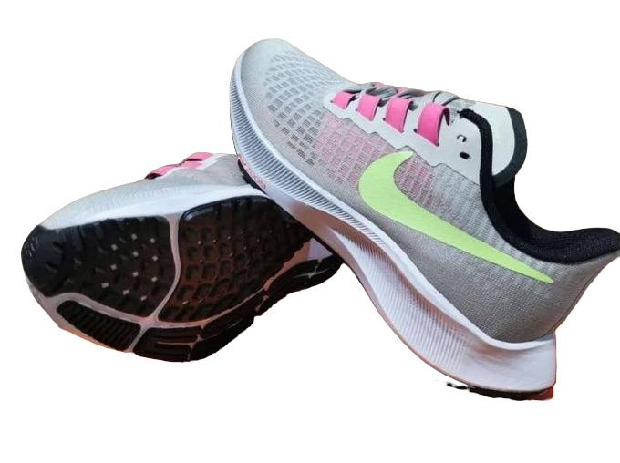 Les baskets Nike Air Zoom combinent style et performance, offrant une expérience unique. Leur design élégant. Pas cher. Le moins Cher.