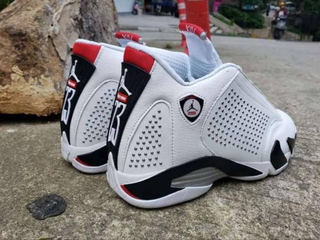 Les baskets Air Jordan 14 offrent un style emblématique et une performance exceptionnelle.
design distinctif. Pas cher. Moins cher.