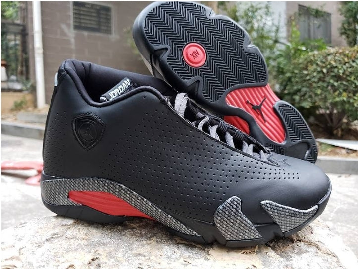Les baskets Air Jordan 14 offrent un style emblématique et une performance exceptionnelle.
design distinctif. Pas cher. Moins cher.