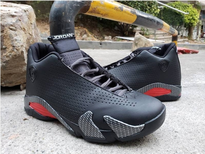 Les baskets Air Jordan 14 offrent un style emblématique et une performance exceptionnelle.
design distinctif. Pas cher. Moins cher.