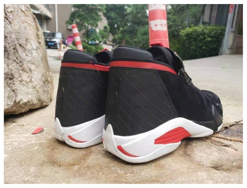 Les baskets Air Jordan 14 offrent un style emblématique et une performance exceptionnelle.
design distinctif. Pas cher. Moins cher.