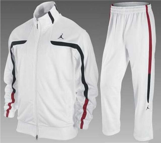 Les ensembles survêtement Jordan combinent performance et style avec brio. Leur design emblématique.pas cher. Le moins cher.