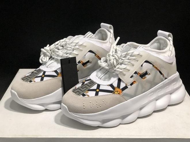 Les baskets sneakers Versace incarnent un style emblématique et un luxe italien.
 leur design audacieux.pas cher. Le moins cher.