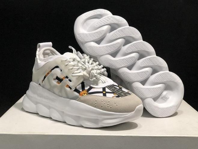 Les baskets sneakers Versace incarnent un style emblématique et un luxe italien.
 leur design audacieux.pas cher. Le moins cher.