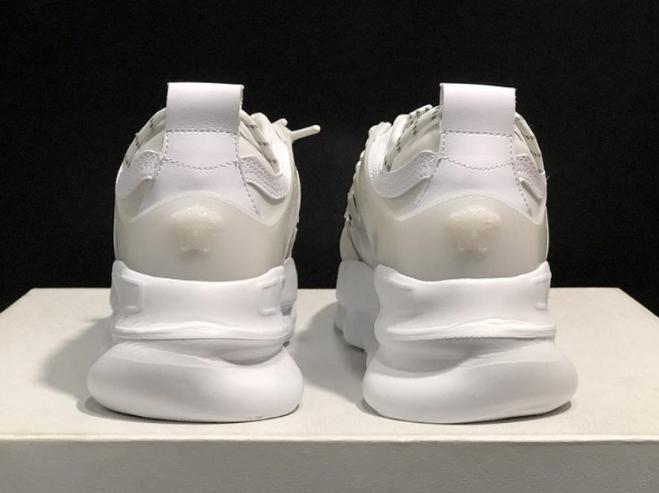Les baskets sneakers Versace incarnent un style emblématique et un luxe italien.
 leur design audacieux.pas cher. Le moins cher.