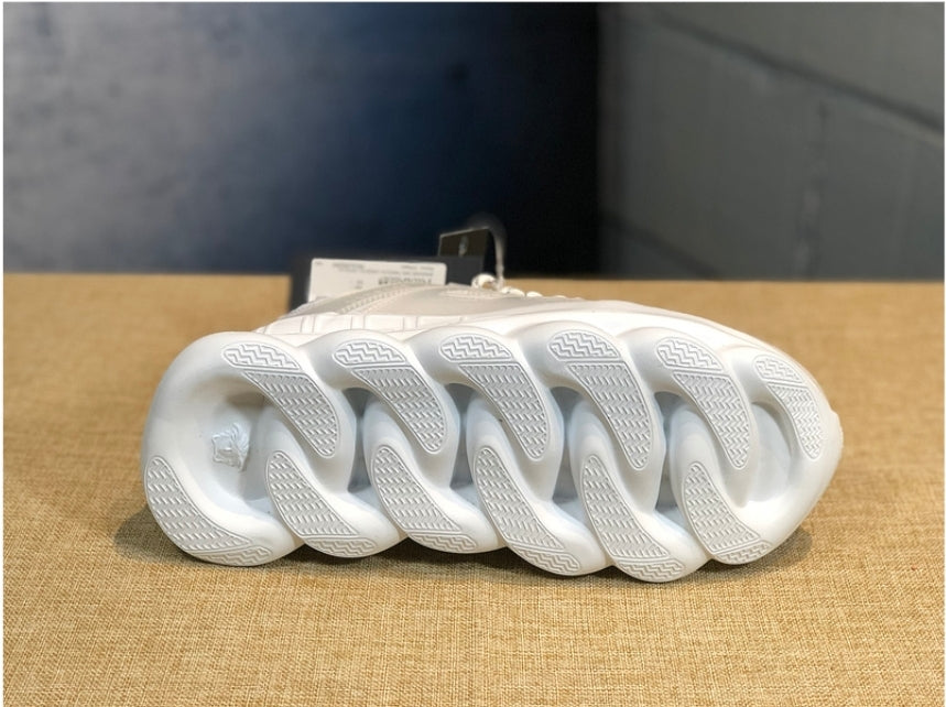 Les baskets sneakers Versace incarnent un style emblématique et un luxe italien.
 leur design audacieux.pas cher. Le moins cher.