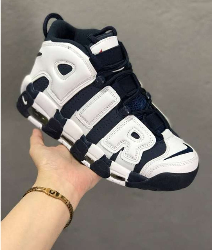 Les baskets Nike Air Uptempo combinent style audacieux et innovation. Leur design emblématique et leurs lettres surdimensionnées . Pas cher. Le moins cher.