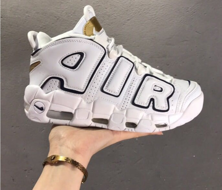 Les baskets Nike Air Uptempo combinent style audacieux et innovation. Leur design emblématique et leurs lettres surdimensionnées . Pas cher. Le moins cher.
