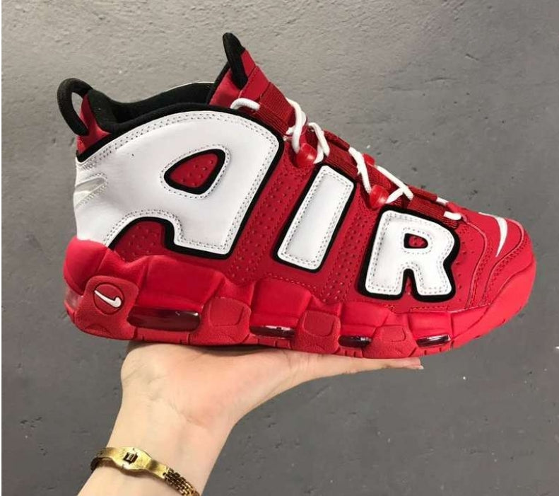 Les baskets Nike Air Uptempo combinent style audacieux et innovation. Leur design emblématique et leurs lettres surdimensionnées . Pas cher. Le moins cher.
