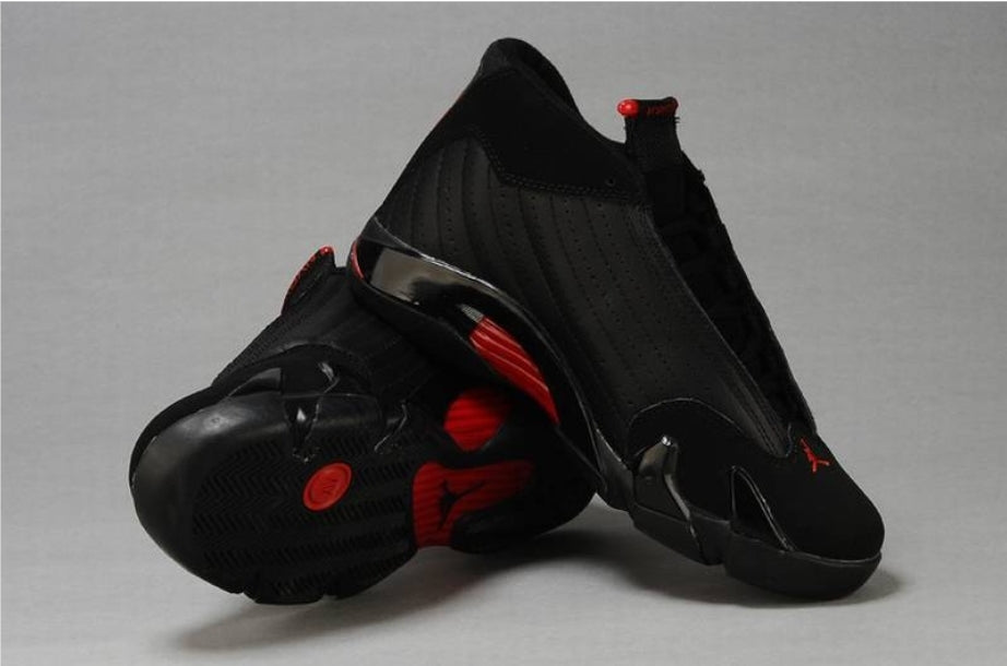 Les baskets Air Jordan 14 offrent un style emblématique et une performance exceptionnelle.
design distinctif. Pas cher. Moins cher.
