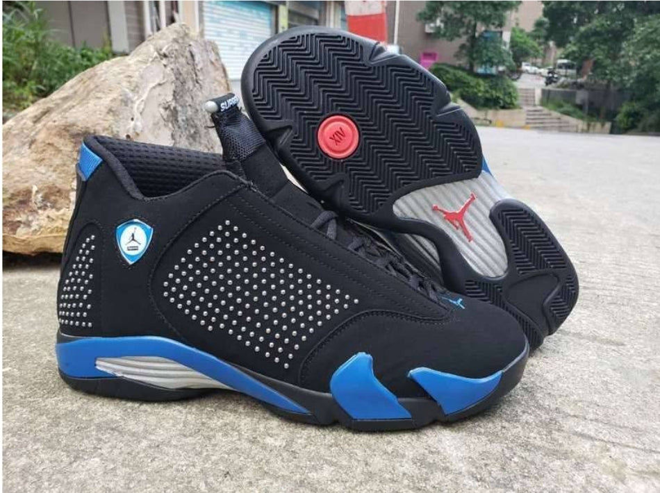 Les baskets Air Jordan 14 offrent un style emblématique et une performance exceptionnelle.
design distinctif. Pas cher. Moins cher.