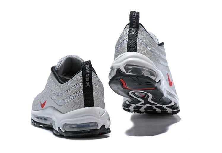 Les baskets Nike Air Max 97 sont synonymes de style emblématique et de confort absolu. Leur design ondulé distinctif.pas cher. Le moins cher.