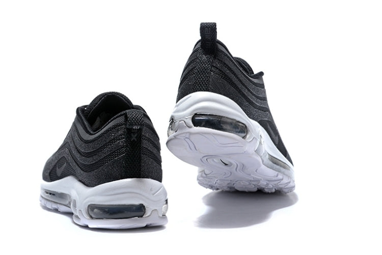 Les baskets Nike Air Max 97 sont synonymes de style emblématique et de confort absolu. Leur design ondulé distinctif.pas cher. Le moins cher.