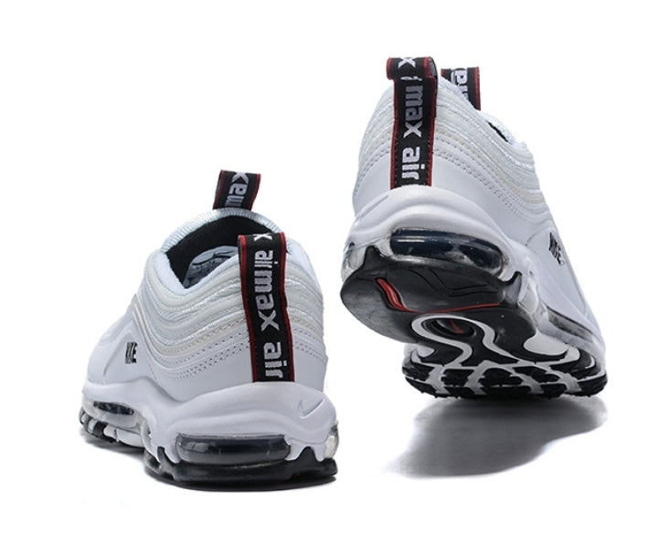 Les baskets Nike Air Max 97 sont synonymes de style emblématique et de confort absolu. Leur design ondulé distinctif.pas cher. Le moins cher.