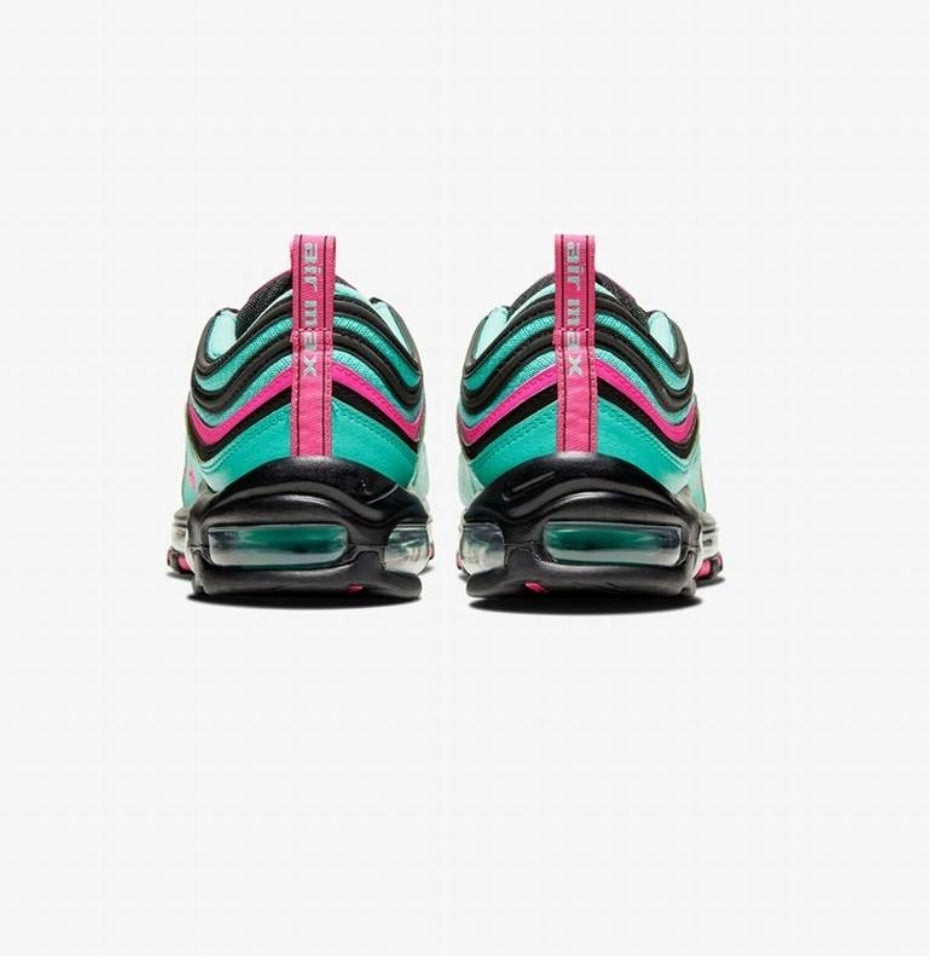 Les baskets Nike Air Max 97 sont synonymes de style emblématique et de confort absolu. Leur design ondulé distinctif.pas cher. Le moins cher.