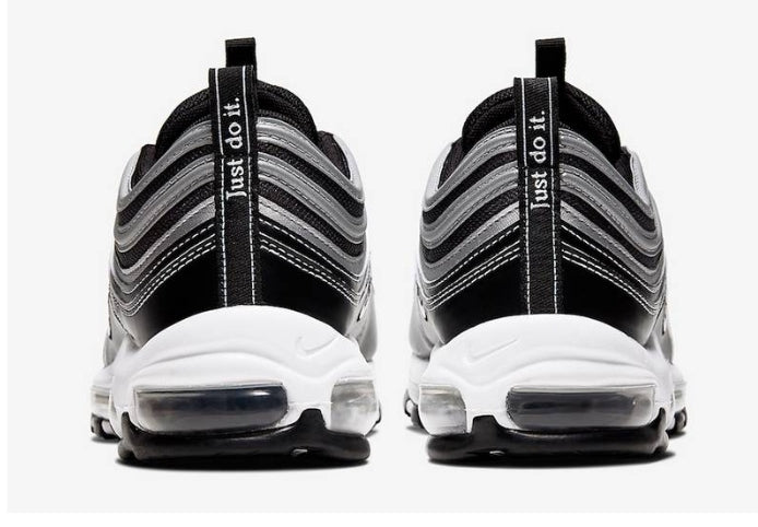 Les baskets Nike Air Max 97 sont synonymes de style emblématique et de confort absolu. Leur design ondulé distinctif.pas cher. Le moins cher.