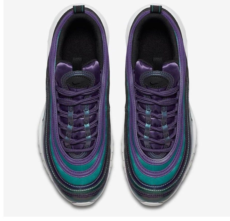 Les baskets Nike Air Max 97 sont synonymes de style emblématique et de confort absolu. Leur design ondulé distinctif.pas cher. Le moins cher.