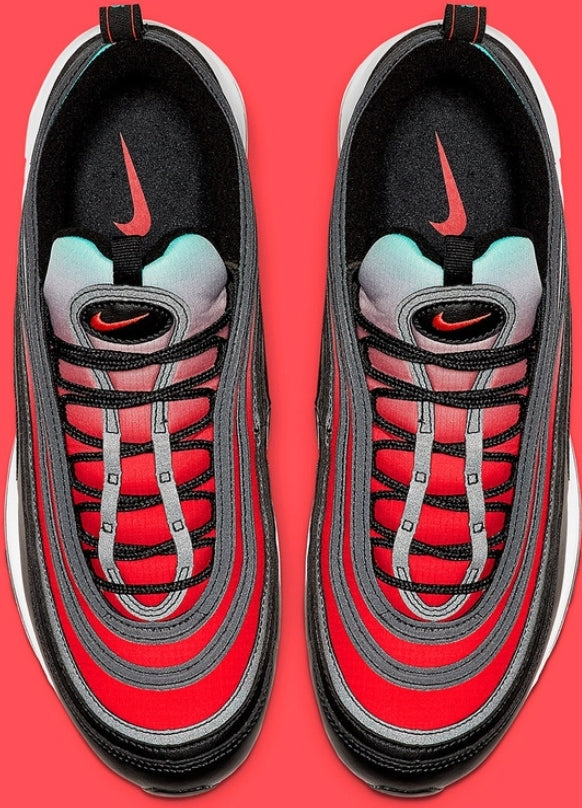 Les baskets Nike Air Max 97 sont synonymes de style emblématique et de confort absolu. Leur design ondulé distinctif.pas cher. Le moins cher.