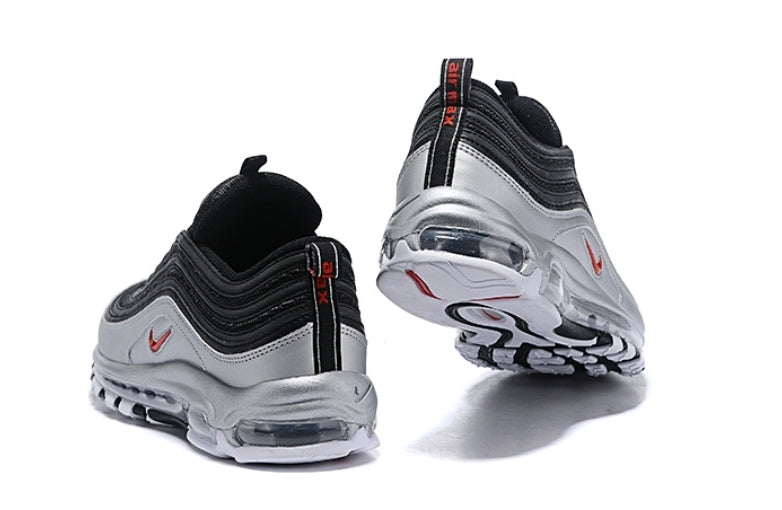 Les baskets Nike Air Max 97 sont synonymes de style emblématique et de confort absolu. Leur design ondulé distinctif.pas cher. Le moins cher.