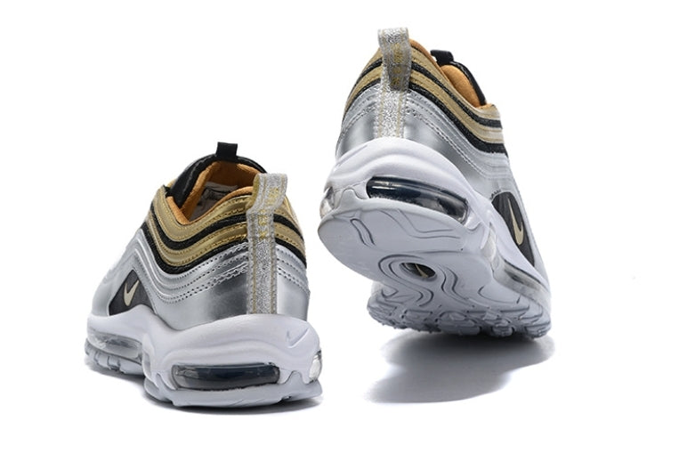 Les baskets Nike Air Max 97 sont synonymes de style emblématique et de confort absolu. Leur design ondulé distinctif.pas cher. Le moins cher.