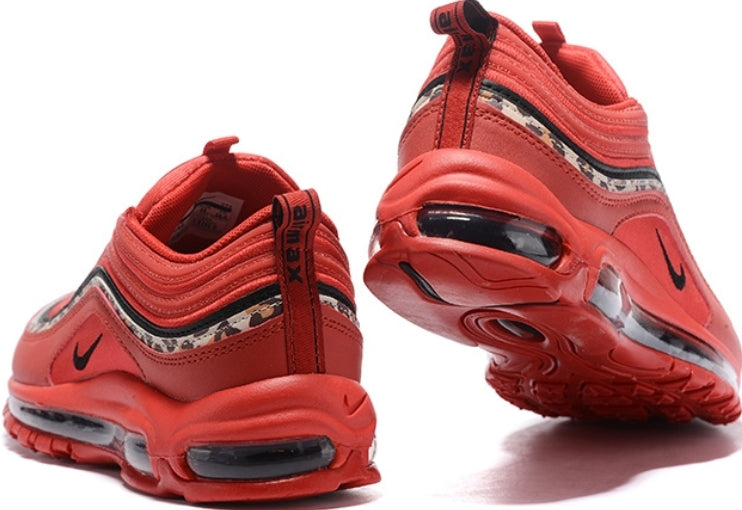 Les baskets Nike Air Max 97 sont synonymes de style emblématique et de confort absolu. Leur design ondulé distinctif.pas cher. Le moins cher.