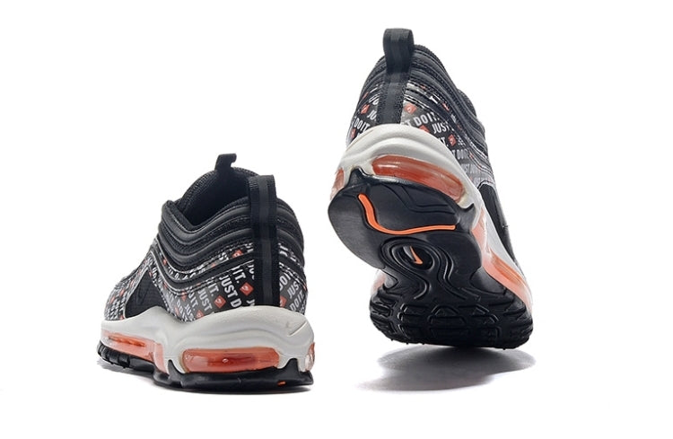 Les baskets Nike Air Max 97 sont synonymes de style emblématique et de confort absolu. Leur design ondulé distinctif.pas cher. Le moins cher.