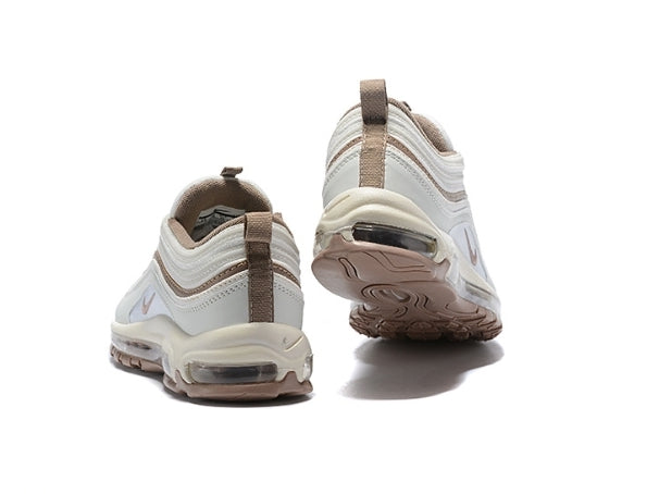 Les baskets Nike Air Max 97 sont synonymes de style emblématique et de confort absolu. Leur design ondulé distinctif.pas cher. Le moins cher.