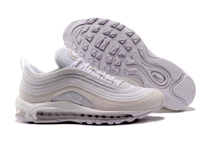 Les baskets Nike Air Max 97 sont synonymes de style emblématique et de confort absolu. Leur design ondulé distinctif.pas cher. Le moins cher.